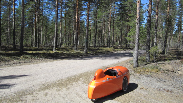 Hiekkatiellä kevyimmällä vaihteella 10 km/h.