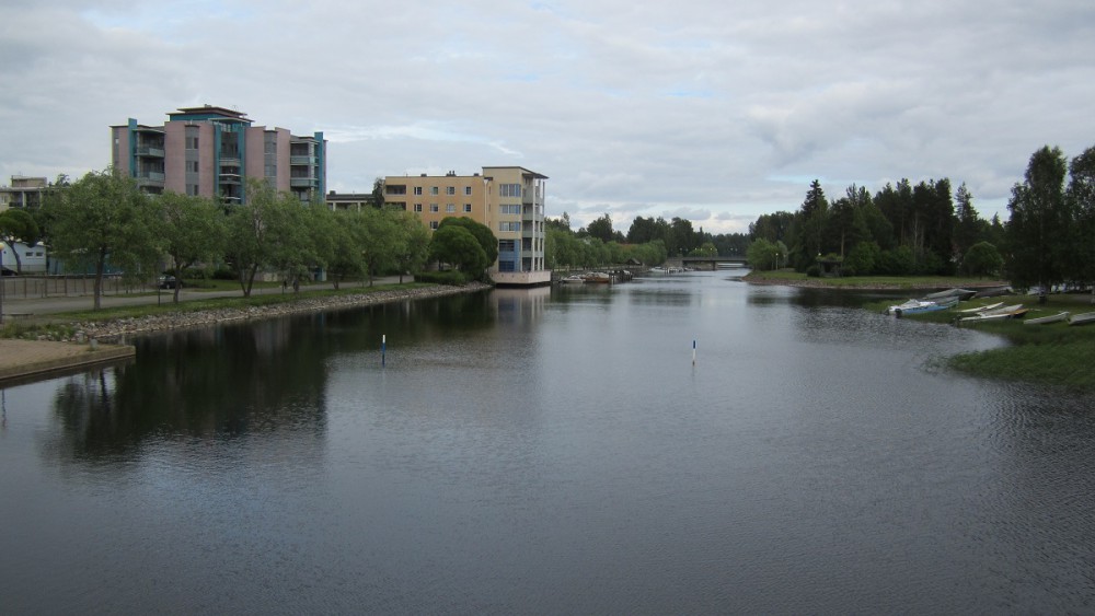 Porukka jakautui kolmeen osaan ja kaksi kinneriä poikkesi tutkimaan Marjalaa vähän tarkemmin.