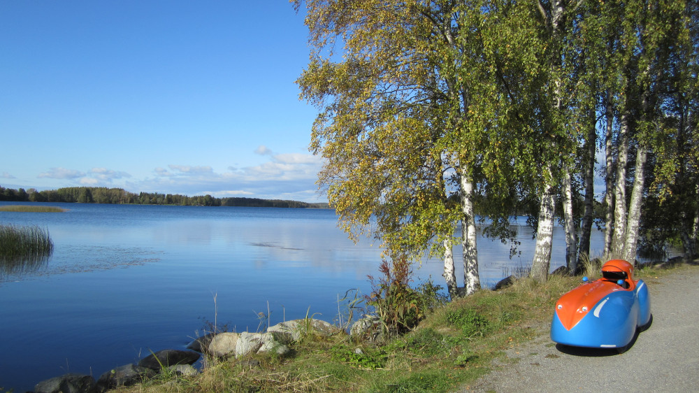 Velosastamalareitiltä.JPG (2.02 MiB) Katsottu 16523 kertaa Lähtöpaikalla on järvi lähellä ja jokinäkymiä on myös.
