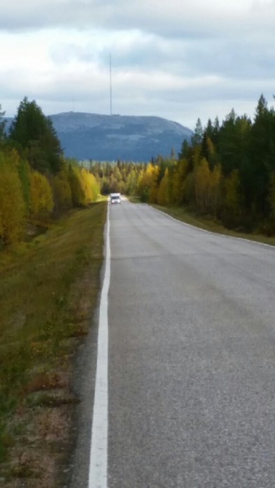 Taakse jäänyt nousu, taustalla Luosto