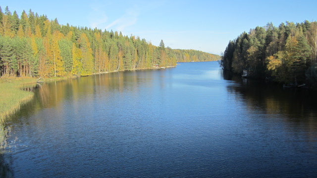 Uudelta sillalta itään päin maisemaa.