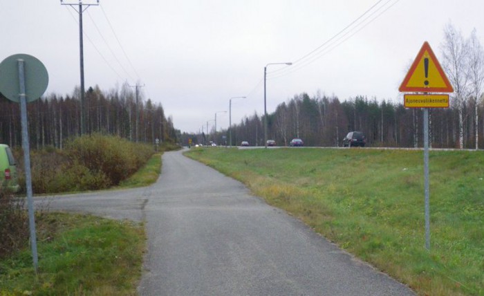 161014pyoratie_paattyy.jpg (77.57 KiB) Katsottu 4359 kertaa Voihan sen näinkin tehdä. Polkupyöräkin on ajoneuvo...