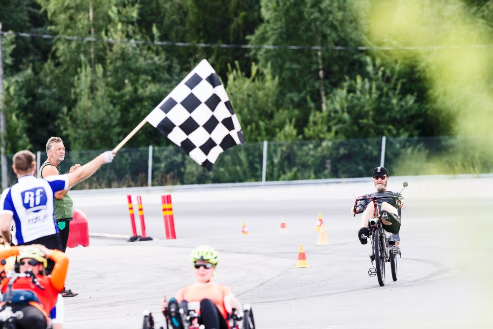 1h_maaliintulo.jpg (999.34 KiB) Katsottu 23303 kertaa Pastori saapuu maaliin tunnin kilpailussa. Kuva: Piia Kinnunen