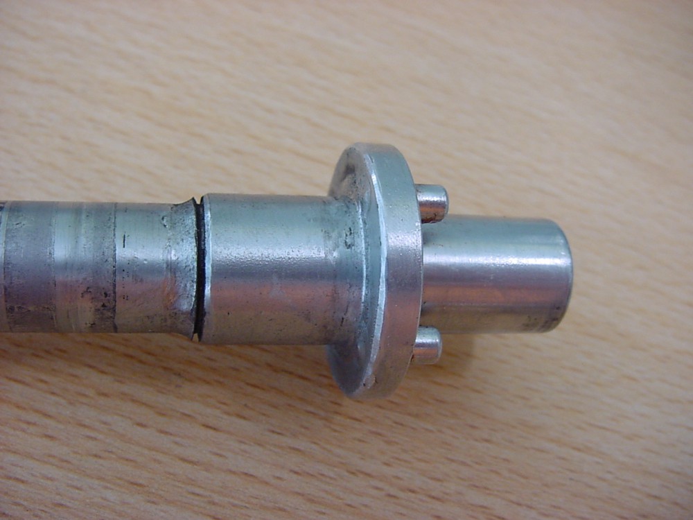 Brokenaxel.JPG (603.73 KiB) Katsottu 6448 kertaa Kiinteä akseli.