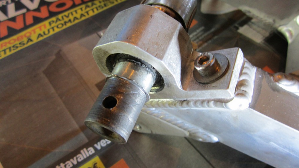 Akselinpää.jpg (261.15 KiB) Katsottu 6254 kertaa 20 mm menee vannelaipan sisään.