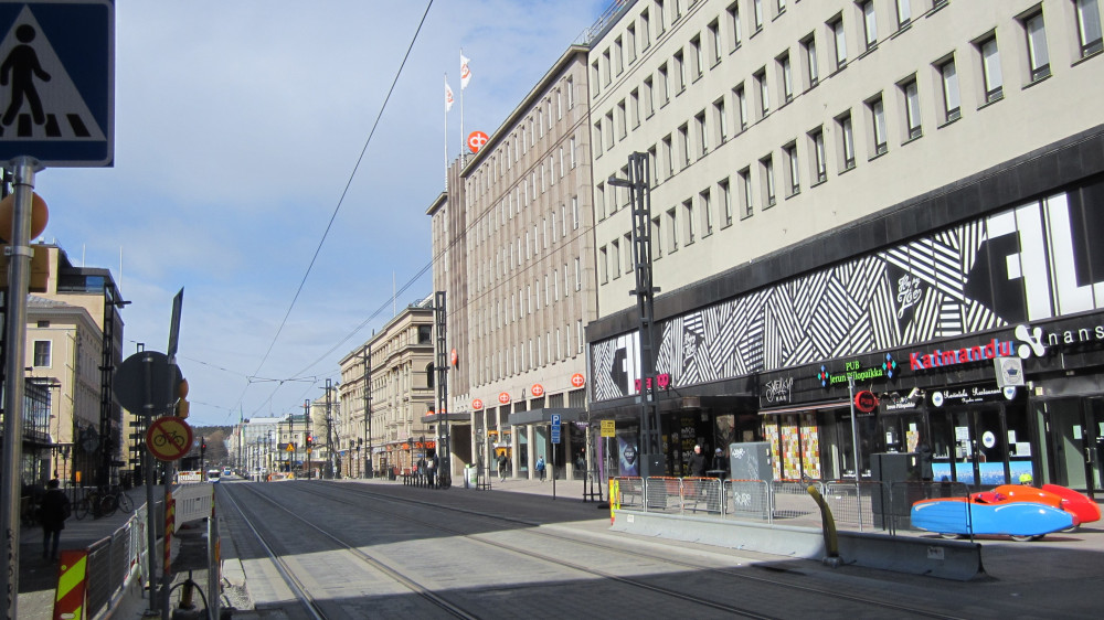 Lähes valmis Hämeenkatu Tampereella. Vihreyttä kovasti kaipaisin tänne.