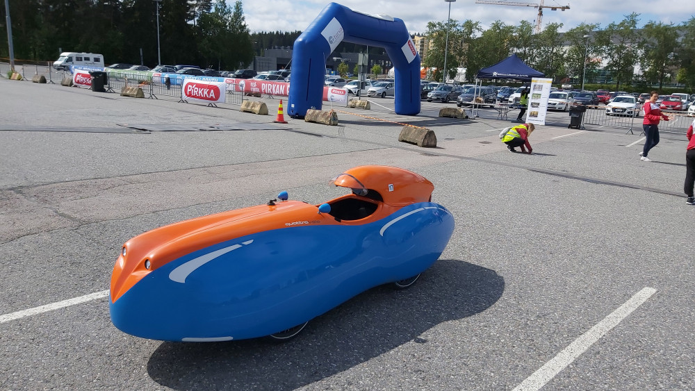 Maalissa n. 5t 10 min myöhemmin. Oma ennätys Mangolla ajettu 4t 20min. Maaliviivoja vielä teippaillaan.