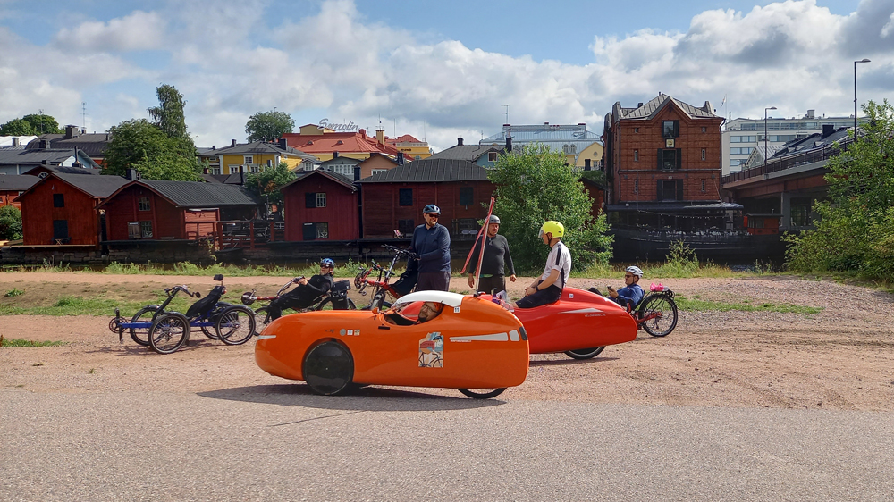 Hienot pyörät ja jotain vanhoja taloja