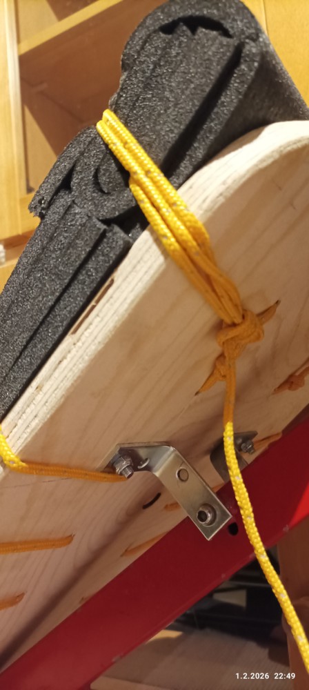 alkuperäne kulmasäätöki onnistuis tarvittaes.