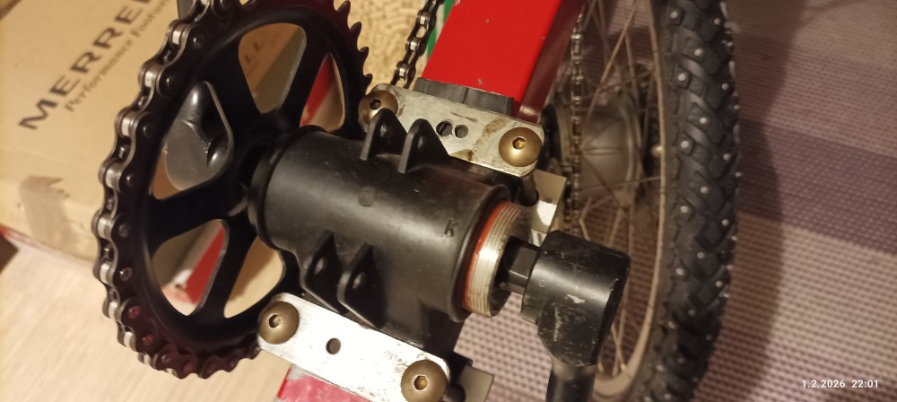 lyhyet kammet pienel rattaal.