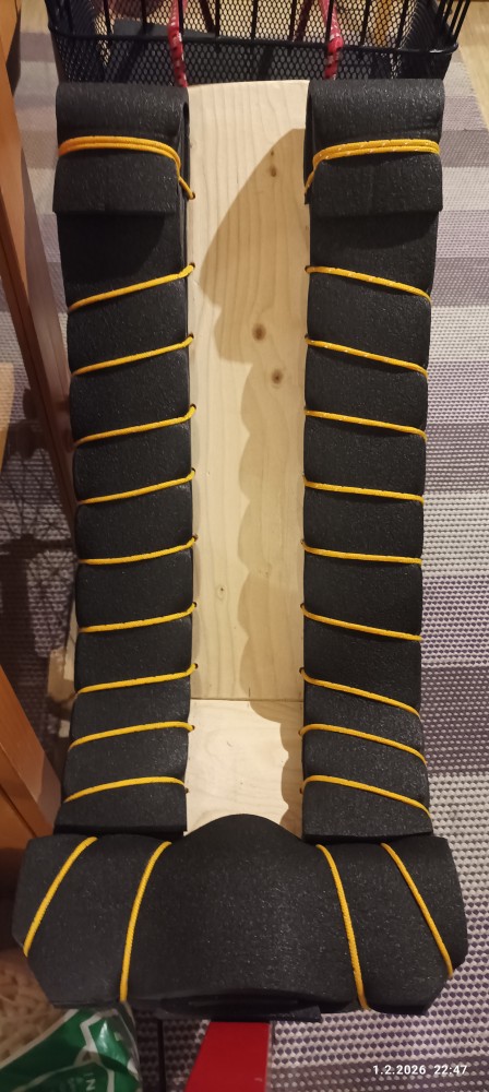 IMG_20260201_224744.jpg (1.28 MiB) Katsottu 77 kertaa paksuu vaneerii paksul pehmusteel