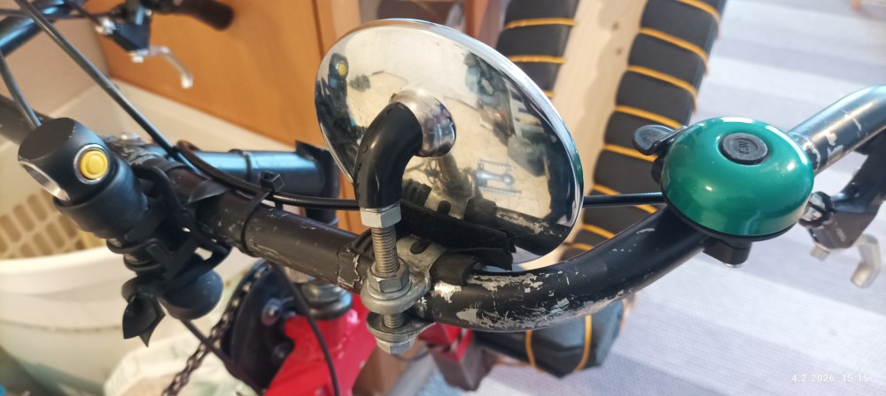 laajakuvapeili ruuvipultil kii