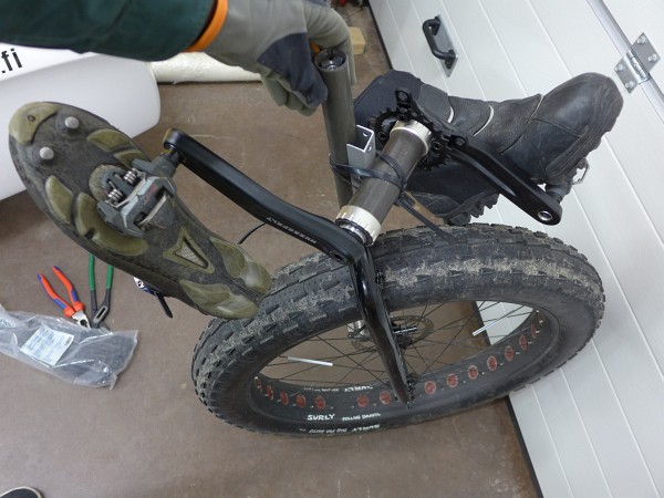 Keskiön ripustus ohjainputkeen.jpg